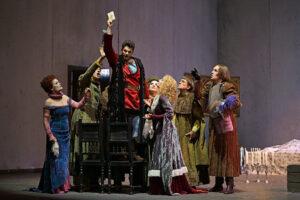 Riccardo Romeo in Gianni Schicchi, Deutsche Oper am Rhein. Photo: Andreas Etter.