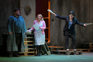 Riccardo Romeo in Il Tabarro, Deutsche Oper am Rhein. Photo: Andreas Etter.